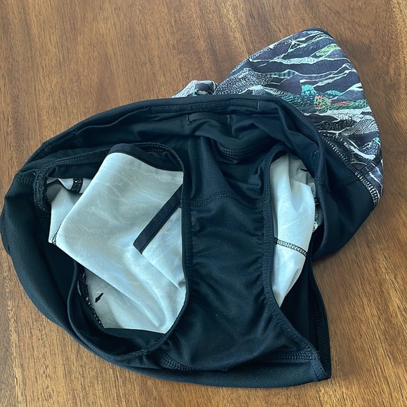 Lululemon speed shorts 2 - Picture 4 of 6